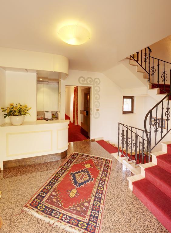 Hotel Garni Hubertus Tirolo Esterno foto