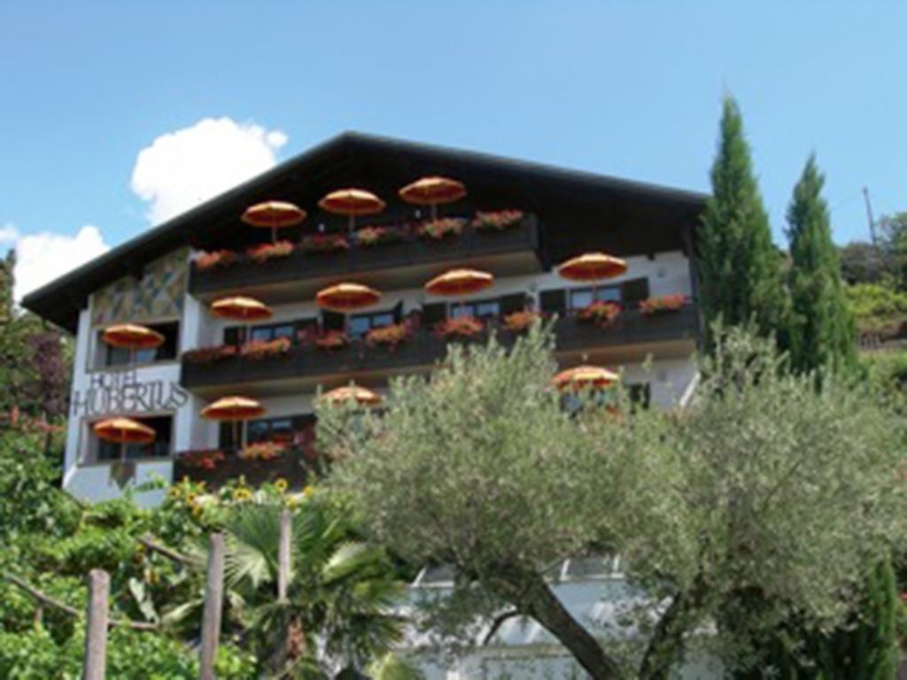 Hotel Garni Hubertus Tirolo Esterno foto